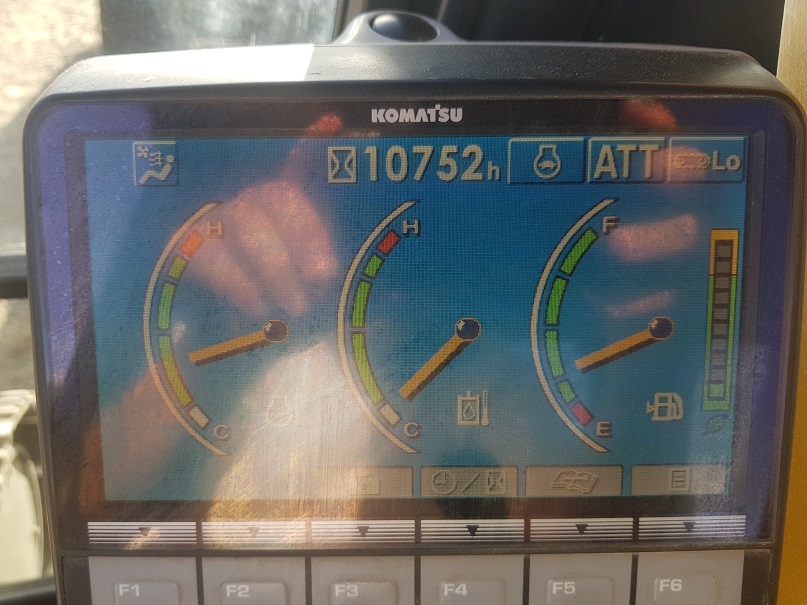 KOMATSU PC210LC-8 (10)