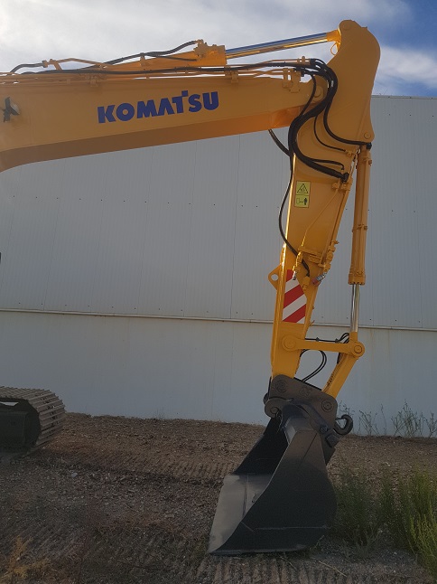 KOMATSU PC210LC-8 (18)