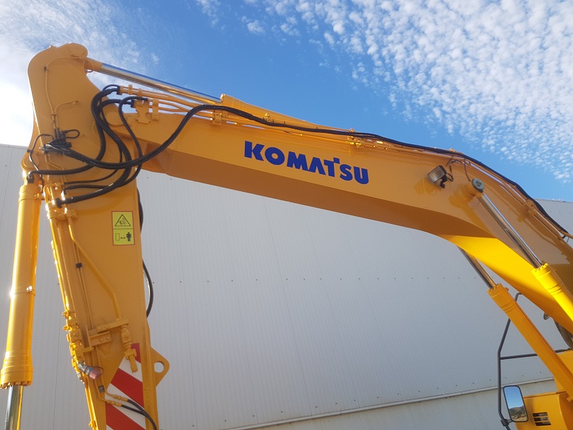 KOMATSU PC210LC-8 (3)