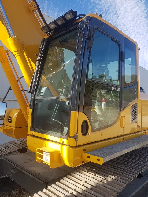 KOMATSU PC210LC-8 (6)