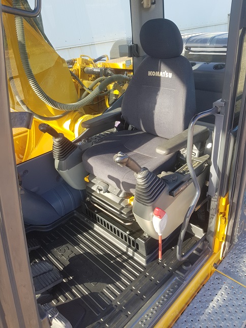 KOMATSU PC210LC-8 (7)