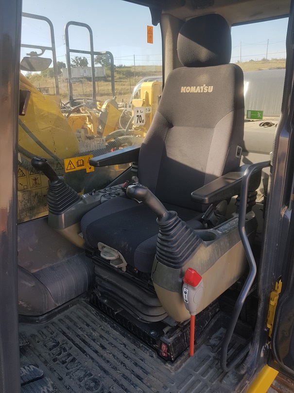 KOMATSU PC240NLC-10 (3)