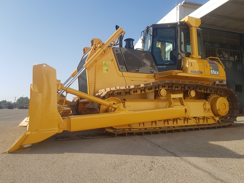 KOMATSU D65EX-15 (1)