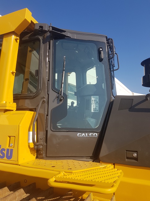 KOMATSU D65EX-15 (16)